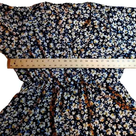 NWOT Shein Surplice Neck Butterfly Sleeve Floral Print Romper XXL - Picture 2 of 6